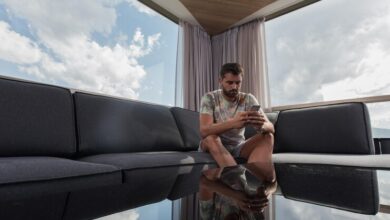 Where Does Drake Live